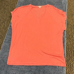 3/$25 🍊 GAP Coral V-Neck Tee Size L